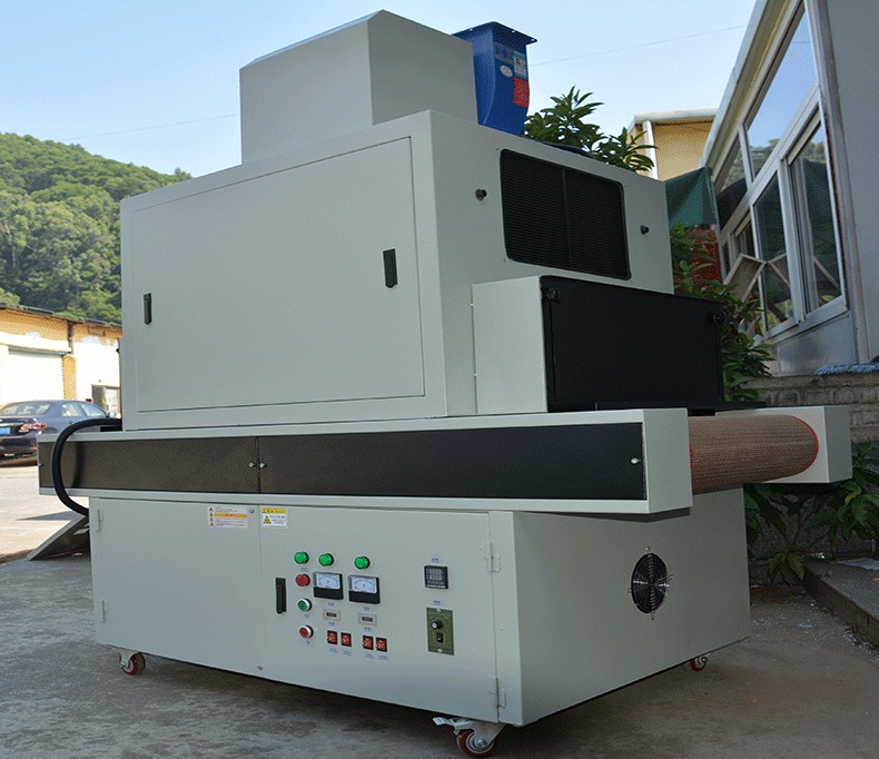 KT板應(yīng)用uv固化機(jī).jpg KT板應(yīng)用uv固化機(jī).jpg